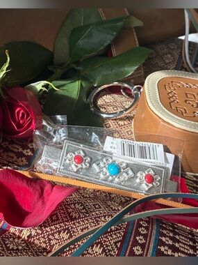 NWT Florasis Coral & Turquoise Hair Clip